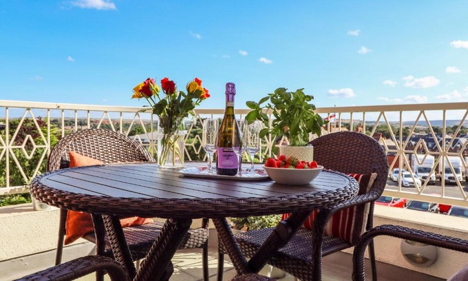 West Cliff Apartment | Above & Beyond