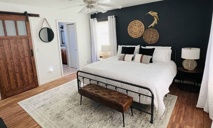 Marble Cabin | Above it All-beautiful cabin with amazing views! 10 mins from Casino