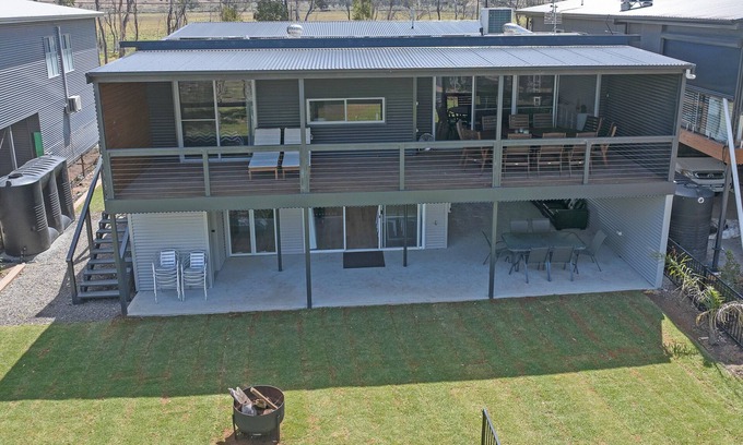 Pellaring Flat House | Absolute waterfront, absolute bliss. R&T's riverfront property. Pet friendly!