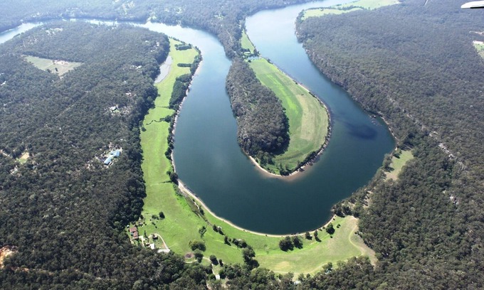 Longreach Ski Chalet | Absolute Waterfront - Grevillea, Banksia and Waratah chalets at Shoalhaven Lodge