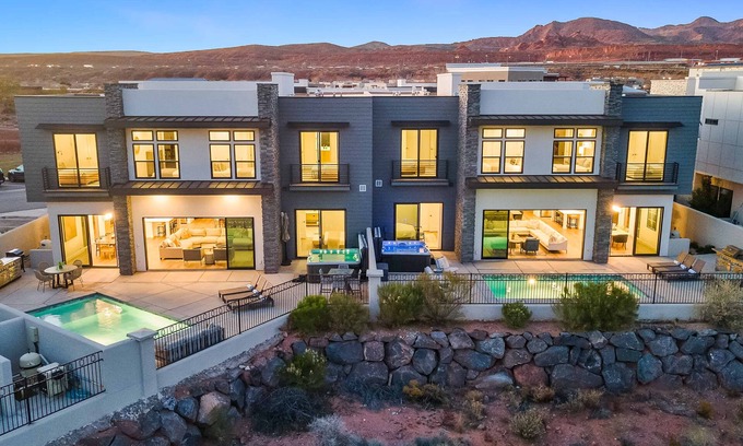 Washington House | Ace on the 8th: 2 Private Pools, Sleeps 58!