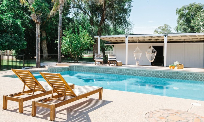 Gilbert House | Acreage Ranch in GILBERT - Pool!