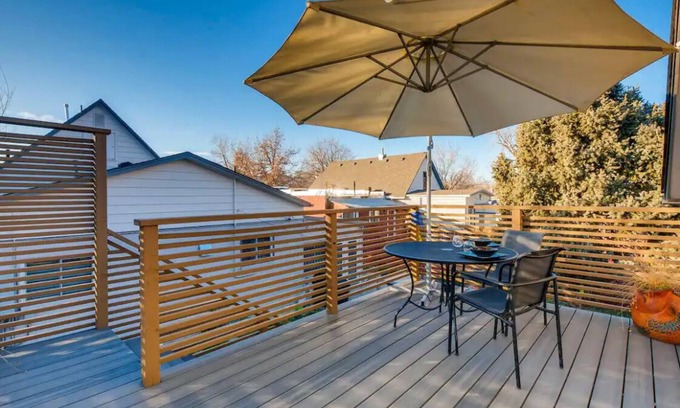Cole Cottage | Adorable, central, cozy loft with deck!
