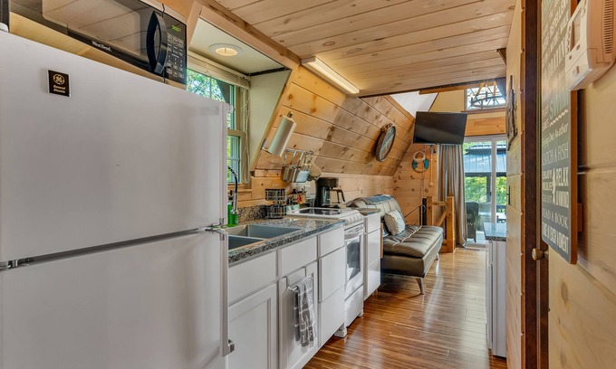 Lampe Ski Chalet | Adorable Chalet in Black Oak Resort, Table Rock Lake