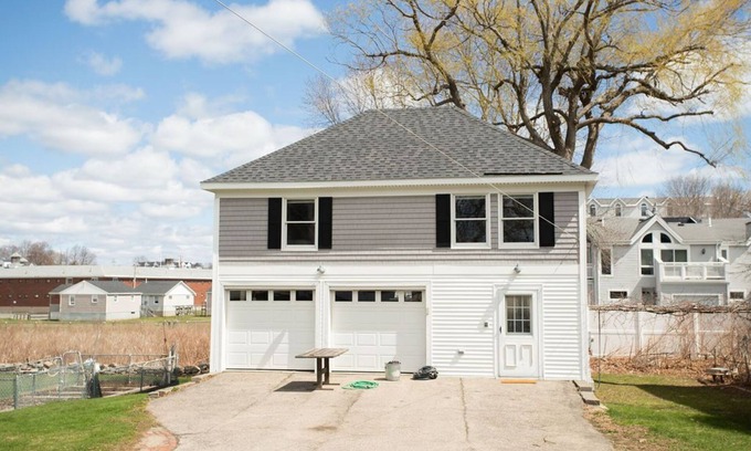 York Beach Apartment | Adorable Rental Near Short Sands Beach!