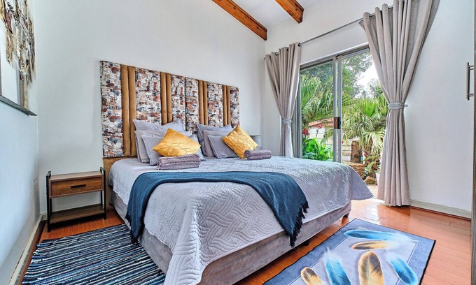 Woodmead Cabin | Advas Place - Grand 5 with inverter; pool and wifi in delightful Sandton