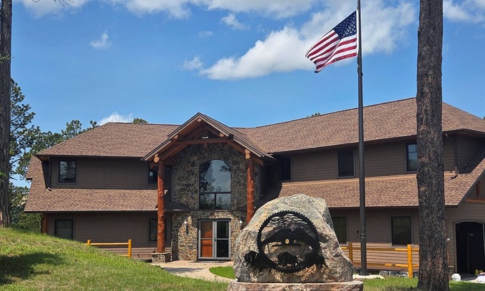 Deadwood Cabin | Adventure-Black Hills Cabin-Hot Tub- loft -Garage