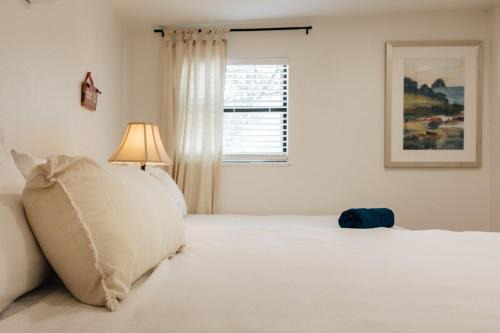 West Congress House | Affordable New Build at SoCO Eateries, King Bed, Rain Shower, Big Fenced Yard