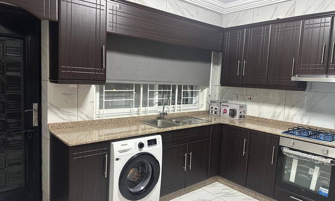 Freetown Apartment | After 5 Apartment 2, 3 Spacious En-suite Bedrooms