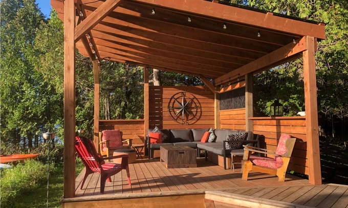 Wentworth-Nord Ski Chalet | AFTICA Luxury Lakefront Cottage: Private Beach, Great view, 5 min to Store/SAQ