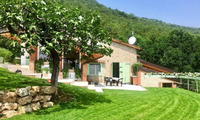 Nord-Est House | Agriturismo Caranatura perfect for visiting Verona, Venice and Lake Garda