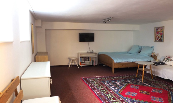 Furstenried-West Apartment | Airb33 Apartment München with private terrace in 10 min to metro station