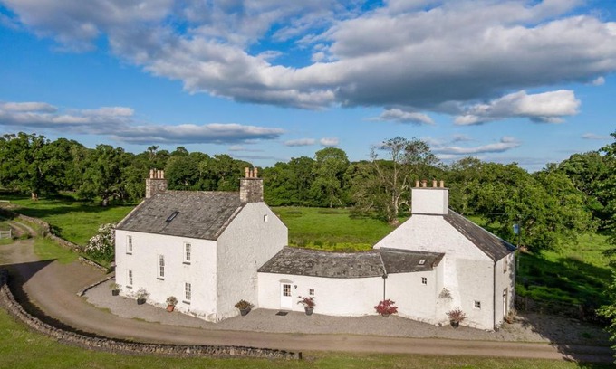 Castle Douglas House | Airds of Kells House