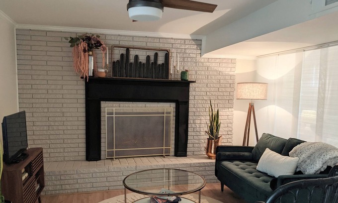 McMurray House | Airy Guest Suite in quiet neighborhood