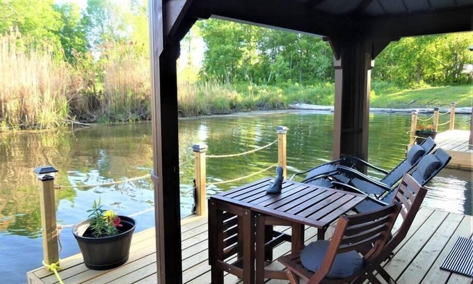 Saint-Paul-de-l'Ile-aux-Noix Cabin | Aloberge 2 (Saint-Paul-de-l’Île-aux-Noix)