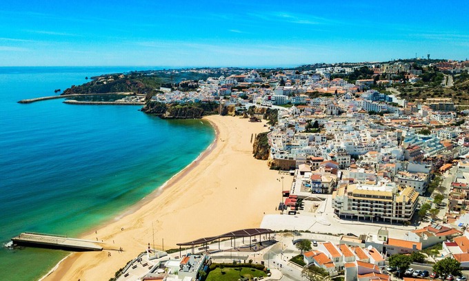 Olhos D'Agua Apartment | Albufeira Beach 1 by Homing