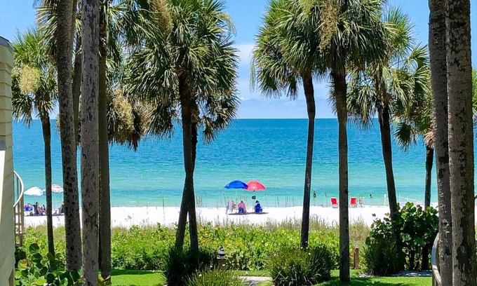 Belleair Beach Apartment | Aldea A8 Beachfront 2 Bedroom 2 Bath - Tranquil Belleair Beach