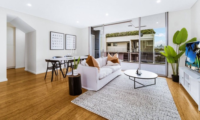 Alexandria Apartment | Alexandria · Nr Sydney CBD 3 Bedroom Modern Apt with 1 Carspot
