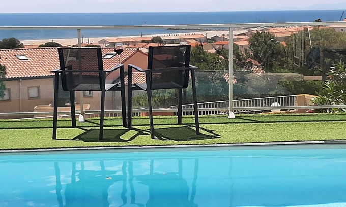 Saint-Pierre-la-Mer Villa | * All comforts, private swimming pool, full sea view *