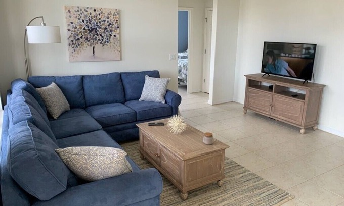 Majestic Palms Condo | All new, Updated 3rd Floor Condo overlooking pool