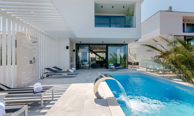 Sutivan Villa | Alluring Sutivan Villa | 3 Bedrooms | Villa Tranquil Brac