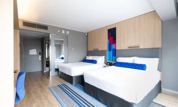 Leuro Hotel | Aloft Lima Miraflores l Breezy 2 Queens l Pet-friendly Hotel w/Indoor Pool