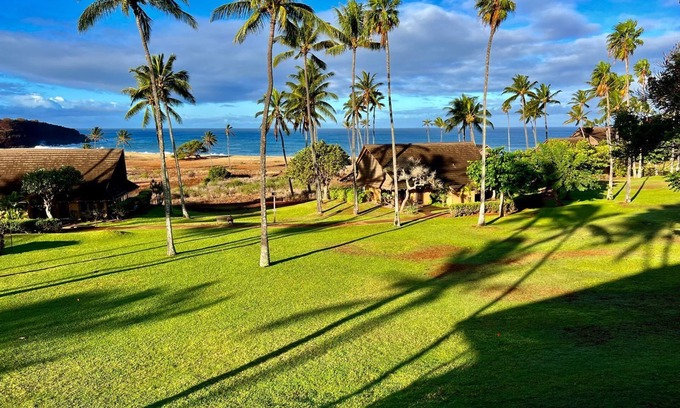 Maunaloa Resort | Aloha! Hawaii. Walk to the beach