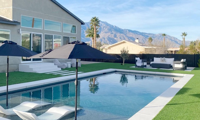 B-Bar-H Ranch House | Alpenglow House | Mid Century Sanctuary North of Palm Springs π΅