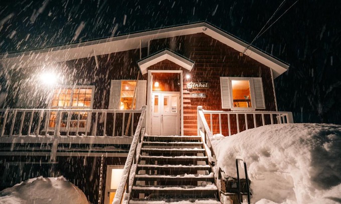 Niseko Cabin | Alpenglow Lodges Ginkei
