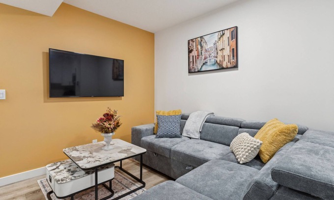 Southwest Calgary House | Alpine Grove 2bed Getaway- 15 Mins to DT