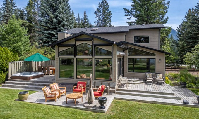 East Kootenay House | Alpine Lake House | Beach Access | Hot Tub | Views