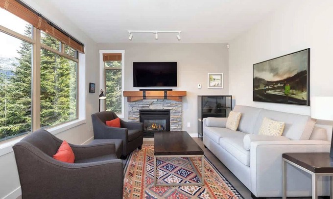 Nordic Estates House | Alpine townhouse w/ski access & deck