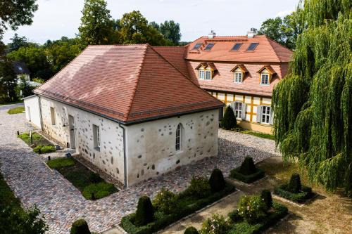 Gross Beuchow House | Alte Kirche im Schloss Beuchow