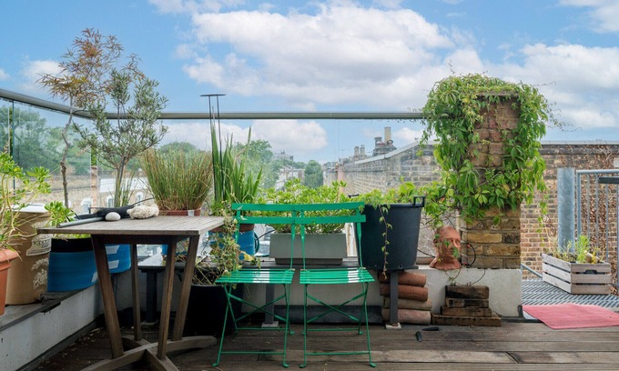 Tollington Apartment | ALTIDO Cosy & inviting studio w/ gorgeous terrace
