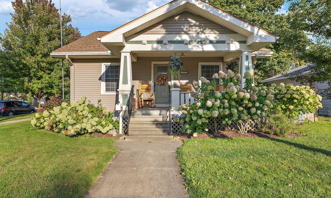 Lakeside House | Always Lincoln 2 – Spacious Muskegon Family Home Near Lake Michigan