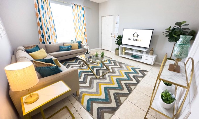 West Kissimmee House | Amazing 4 bedrooms and 3 baths 2 miles from Disney