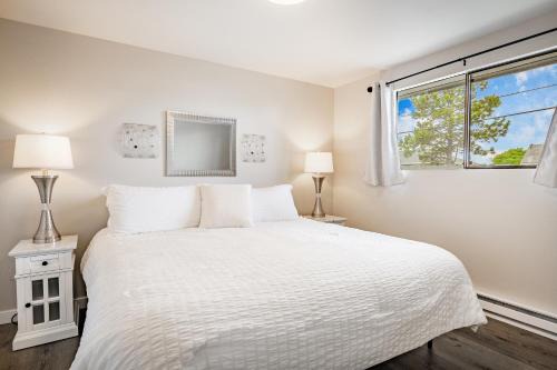 Birch Bay Apartment | Amazing Condo with King Bed & Hot Tub 101