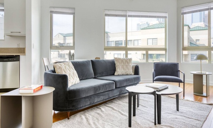 Little Tokyo Apartment | Amazing Downtown 1BR w/ Gym & W/D, next to Broad Museum, by Blueground (LAX 537)