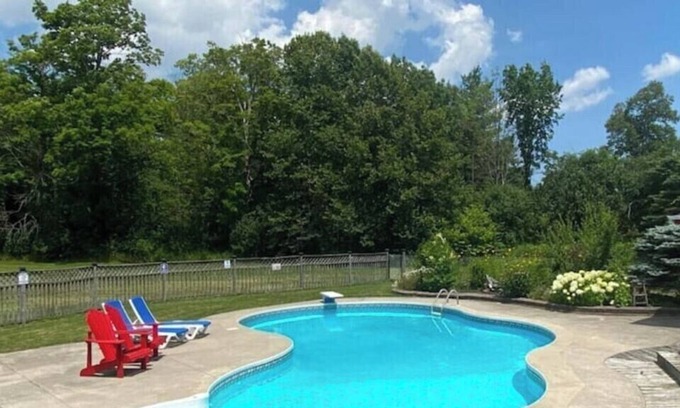 Otonabee-South Monaghan House | Amazing Estate Property in Peterborough for the ultimate vacation experience!