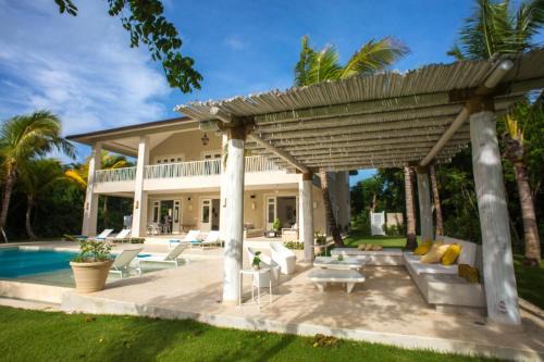 Punta Cana Villa | Amazing golf villa at luxury resort in Punta Cana, includes staff, golf carts and bikes
