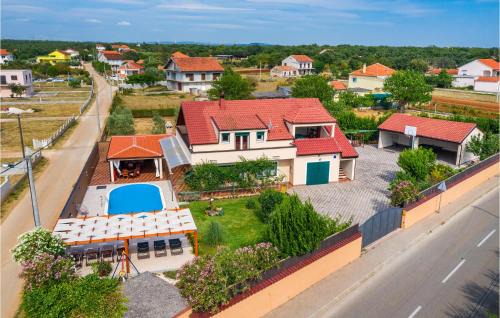 Galovac House | Amazing Home In Galovac With Kitchen