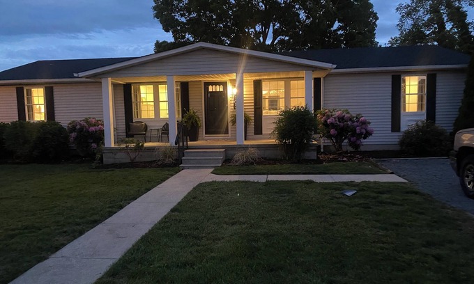 Lewes House | Amazing in town Lewes locationnCompletely renovated to be spacious n comfortable