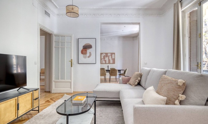 Jeronimos Apartment | Amazing Jerónimos 3BR, in the best area of Madrid, by Blueground