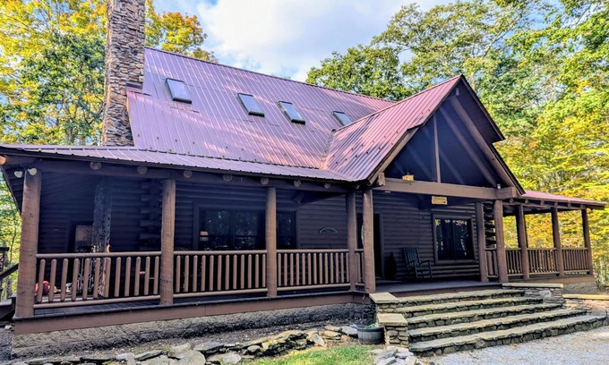 Slaty Fork Cabin | Amazing Views! 5-bedroom cabin only 5 miles from Snowshoe Village