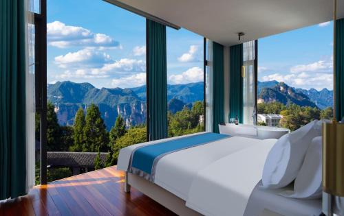 Wulingyuan Hotel | Amidst the Flowers in the Valley, Chengshi Guanyunju