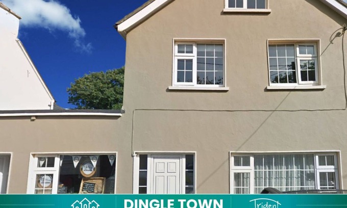 Dingle House | An Searrach Holiday Home Dingle by Interhome