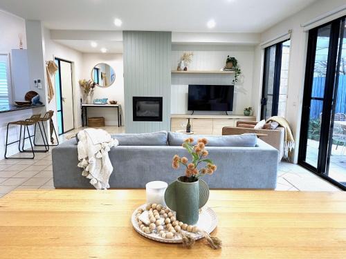 Ocean Grove Villa | Anchor Ocean Grove - Fireplace, Wineries, Cafes, Bars, Surf