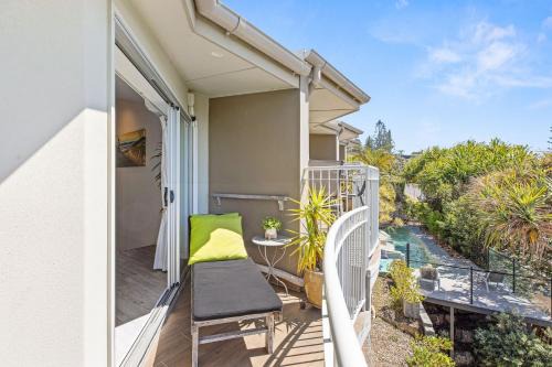 Sunshine Beach House | Andari Apartment 2, Sunshine Beach, Beachfront Street and just steps to Surf-club