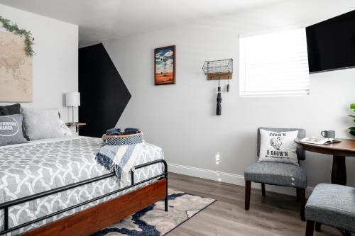 Johnson City House | Anderson Cottage at Wrenwood Ranch, King Bed, Walking Distance to the Winery