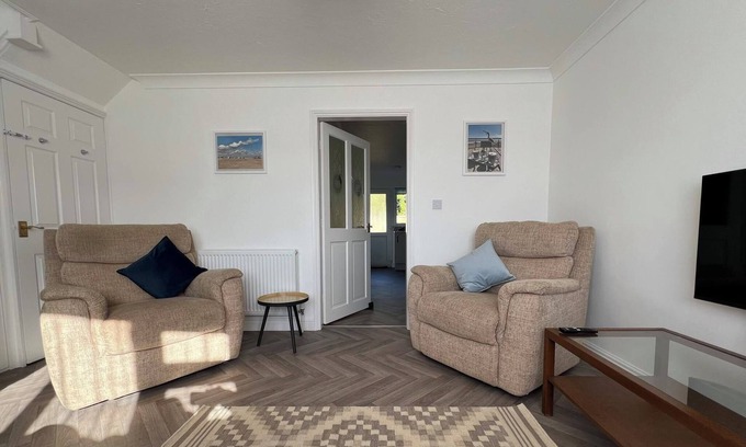 Chapel Saint Leonards Cottage | Annie's Hideaway - Coastal Holiday let. Hosts up to 4 guests. 2 bedrooms.